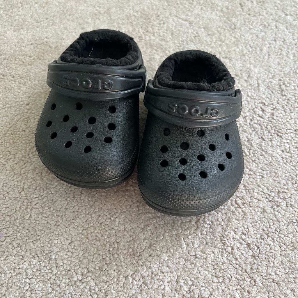Crocs Black Lined Crocs